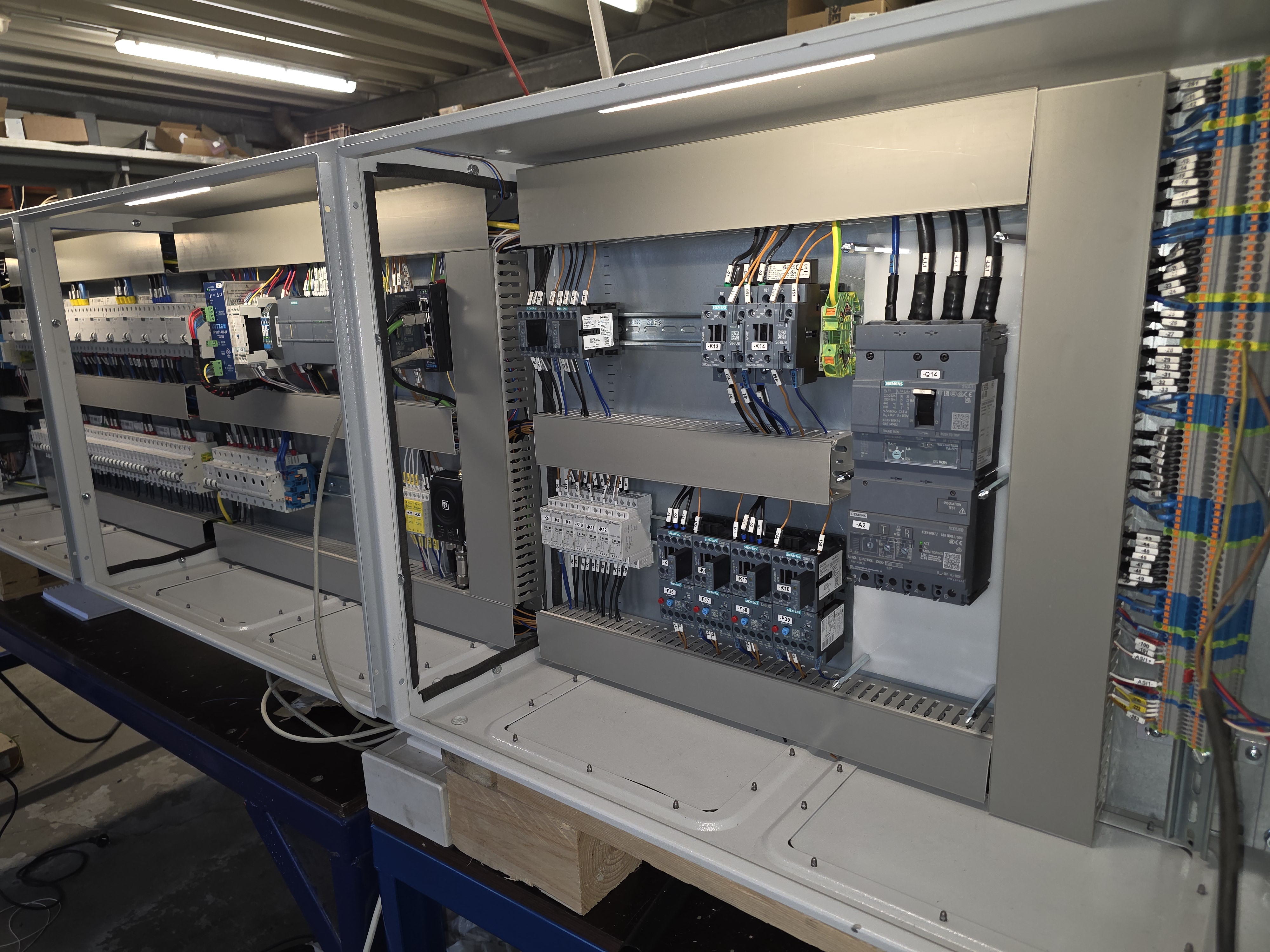 MiWork-Schaltschrankbau in der Werkstatt
